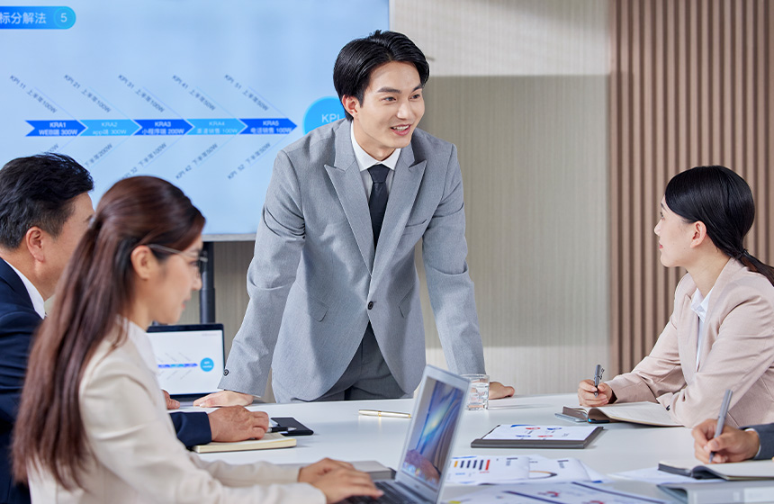 <span>梯度式</span>课程体系
系统提升求职竞争力